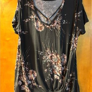 Chic Floral V-Neck Short Sleeve Top